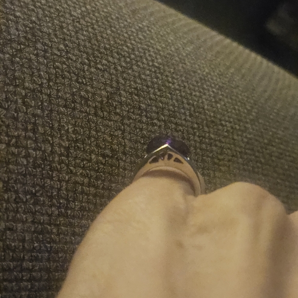 UNIQUE VINTAGE STERLING & AMETHYST RING. CHECK OUT CUT OF THE STONE ~STUNNING!♡ - Picture 4 of 6